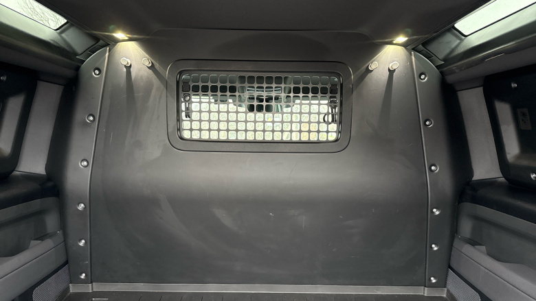 Land Rover Defender 90 Diesel 3.0 D250 Hard Top SE Auto